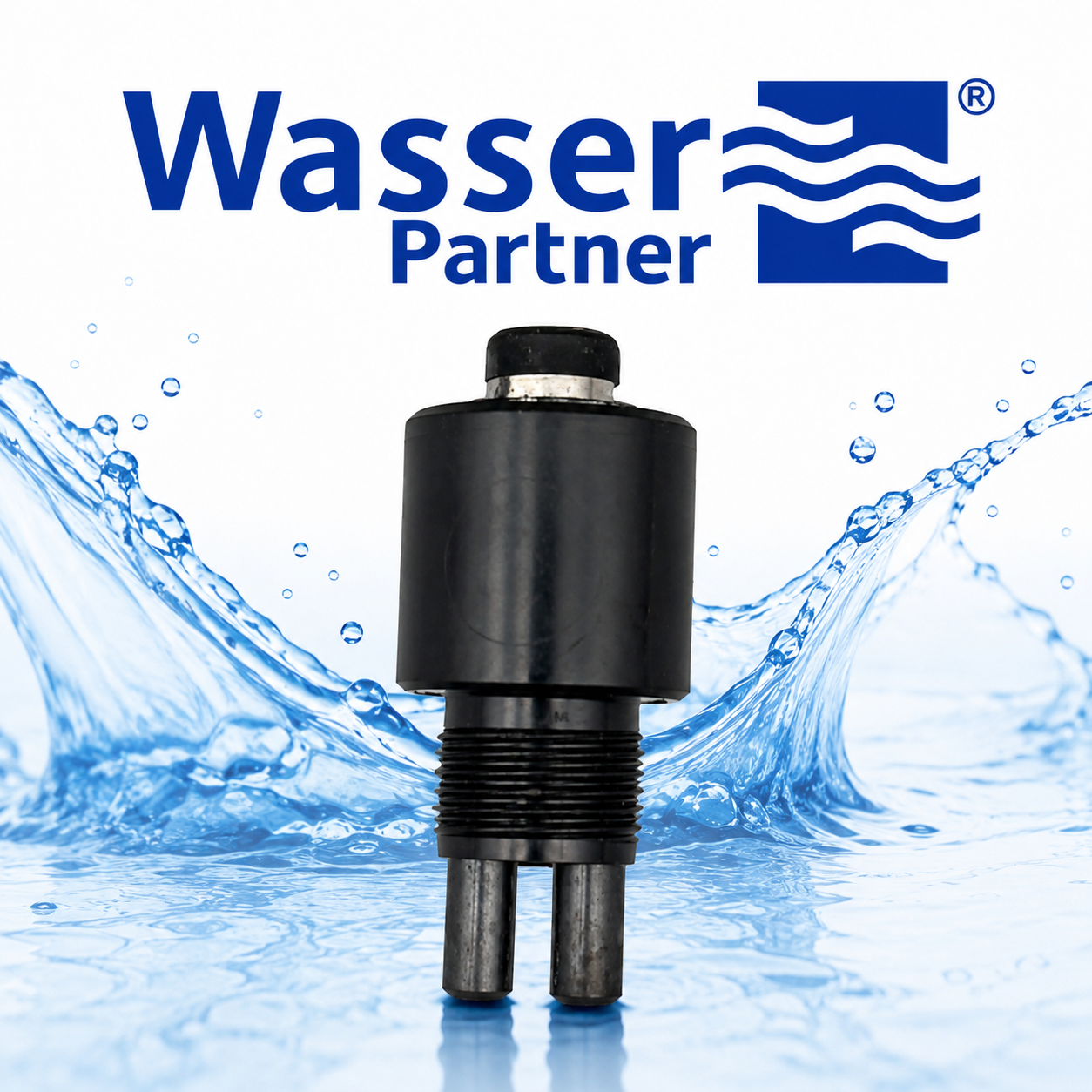 Zylindrisches schwarzes Bauteil mit Metallstiften vor spritzendem Wasser, Text "Wasser Partner" oben.