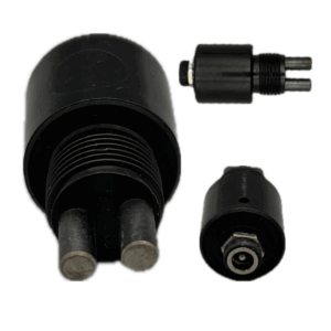 Drei schwarze zylindrische Steckverbinder mit Metallstiften und Gewindestrukturen für technische Anwendungen.