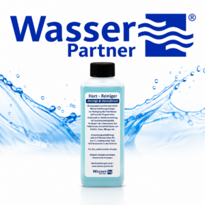 Werbegrafik für "Harz-Reiniger" von Wasser Partner: Flasche mit blauer Flüssigkeit auf weißem Hintergrund.