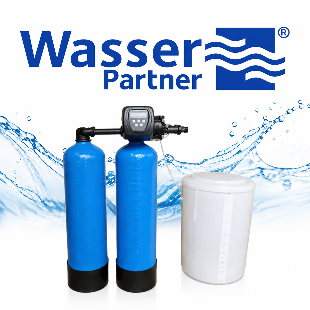Wasserenthärtungsanlage mit blauen Zylindern vor spritzendem Wasserhintergrund, "Wasser Partner" Logo.